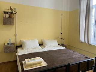 Хостелы Bibliotek Тбилиси Двухместный номер с 1 кроватью-3