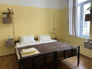 Хостелы Bibliotek Тбилиси Двухместный номер с 1 кроватью-4