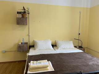 Хостелы Bibliotek Тбилиси Двухместный номер с 1 кроватью-5